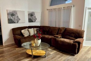Room - Grand Luxury Pool Home Near Disney & Universal (Davenport)