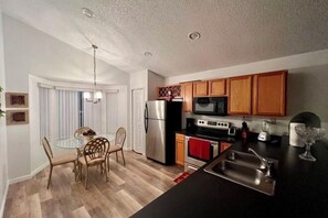 Room - Grand Luxury Pool Home Near Disney & Universal (Davenport)