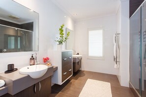 Hair dryer, towels - Spacious Hampton House - South Fremantle (Beaconsfield)