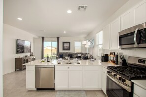 Microwave, oven, stovetop, dishwasher - 3-bedroom house in beautiful Maricopa with cool AC breeze (Maricopa)