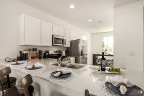 Unclassified image, 5 of 23, button - 3-bedroom house in beautiful Maricopa with cool AC breeze (Maricopa)