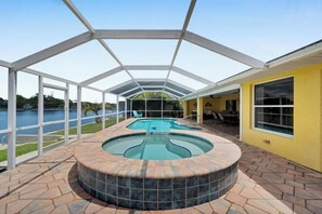 Room - Casa de La Vista – Pool & Spa with lakefront view (Cape Coral)