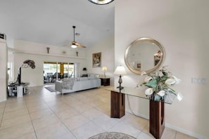 Room - Casa de La Vista – Pool & Spa with lakefront view (Cape Coral)