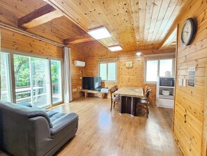 35PY Duplex Family Room | リビング エリア