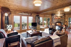 Televisie en een open haard