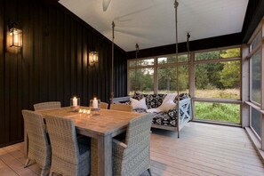 Dining - Stone and Cedar Lodge (LaPointe)