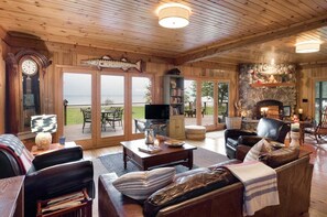 TV, fireplace - Stone and Cedar Lodge (LaPointe)