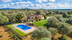 A villa with a swimming pool, surrounded by olive trees and a well-maintained lawn. - CALDERITX - Beautiful country house with private pool - Free WiFi (Ariany)