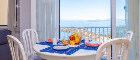 تناول الطعام