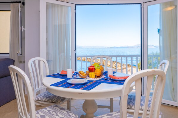Dining - BRISA MARINA - Modern seafront apartment in Colònia de Sant Pere - Free Wi-Fi (Artà)