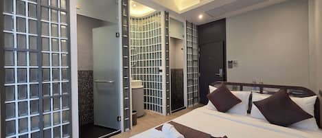 Quarto superior, sacada | Escrivaninha, quartos à prova de som, Wi-Fi de cortesia