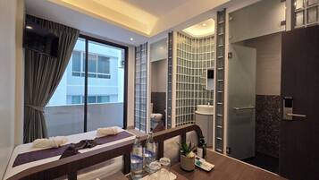 Superior Room, Balcony | City view