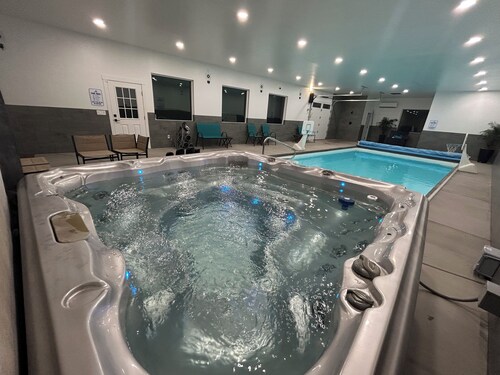 The Staycation With Indoor Pool & Hot Tub, Sleeps 16.