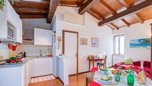 Unclassified image, 2 of 31, button - Le Fontane With View Lake (Gardone Riviera)