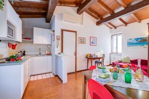 Standard Apartment, 1 Bedroom, Microwave, Mountainside (Le Fontane With View Lake) | Interior - Le Fontane With View Lake (Gardone Riviera)