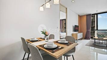 Căn hộ, 2 phòng ngủ, quang cảnh thành phố | Phòng ăn
