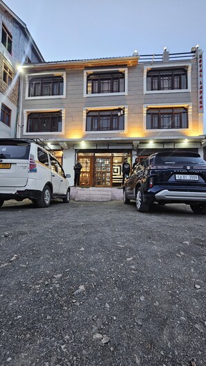 واجهة المنشأة