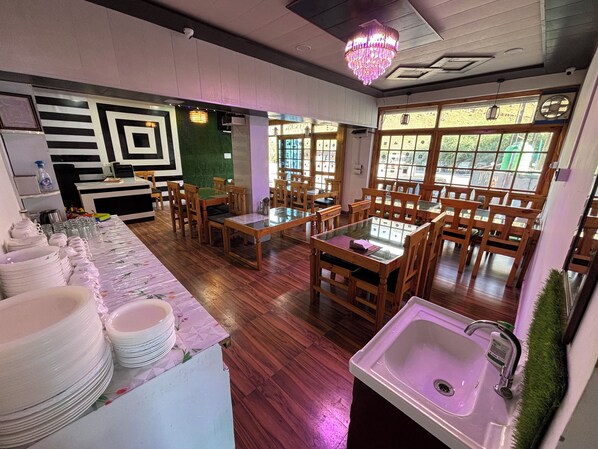 Restaurant - D Royal Ladakh Hotel and Restaurant  (Kargil)