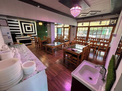 D Royal Ladakh Hotel and Restaurant 