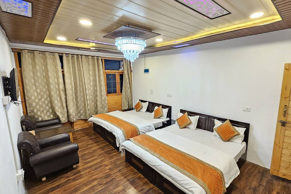 Comfort Quadruple Room | Desk, laptop workspace, free WiFi