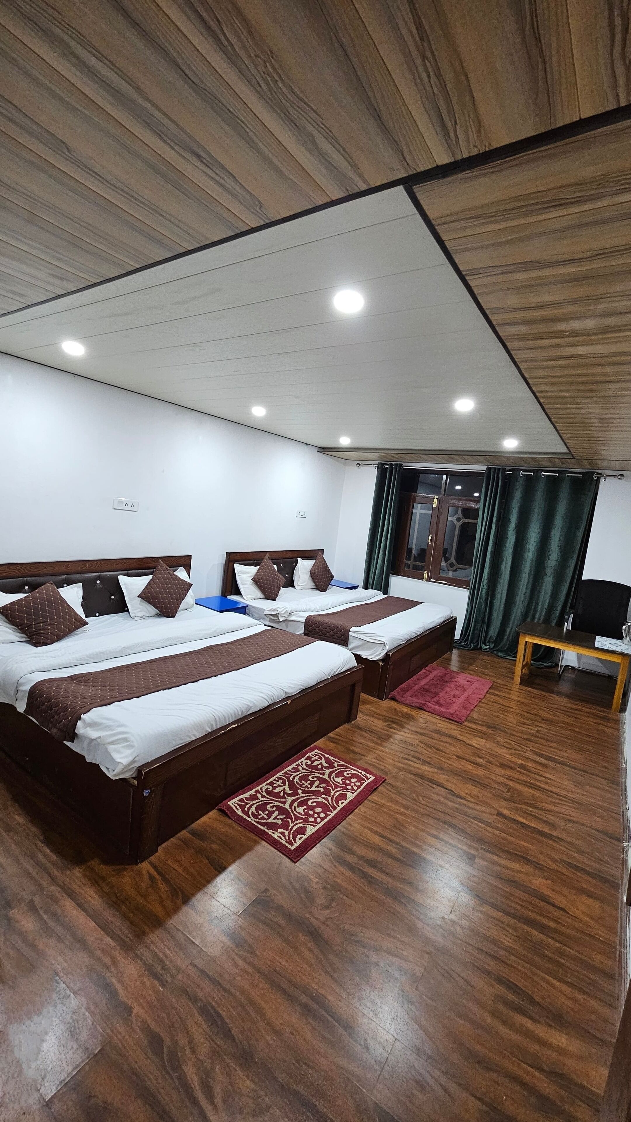 Comfort Quadruple Room | Desk, laptop workspace, free WiFi