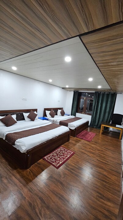 D Royal Ladakh Hotel and Restaurant 