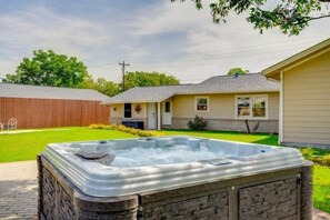 Room - 5/2 (two kings), fireplace, hot tub, firepit (Blanco)