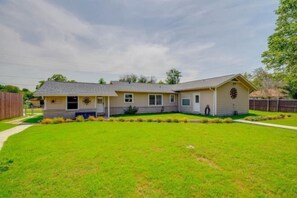 Room - 5/2 (two kings), fireplace, hot tub, firepit (Blanco)