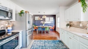Room - 5/2 (two kings), fireplace, hot tub, firepit (Blanco)
