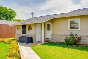 Room - 5/2 (two kings), fireplace, hot tub, firepit (Blanco)
