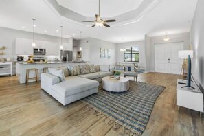 Room - Sun Soaked (Cape Coral)