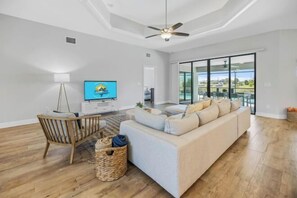 Room - Sun Soaked (Cape Coral)