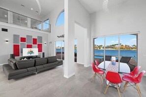 Room - Villa Stella (Cape Coral)