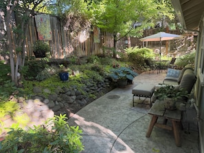 Terrace/patio - Peaceful 1-bedroom bungalow with AC in charming Ashland (Ashland)