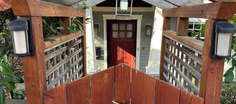 Peaceful 1-bedroom bungalow with AC in charming Ashland