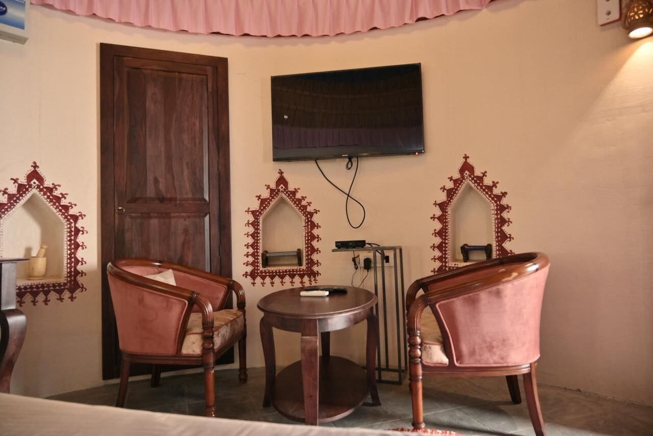 デスク、WiFi (無料)