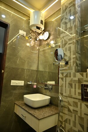 샤워 시설, 화장지