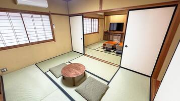 Habitación de estilo japonés, vista a la montaña (Deluxe,Shared Bathroom) | Wifi gratis