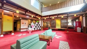 Habitación estándar con 2 camas individuales, vista a la montaña | Wifi gratis 