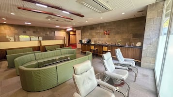 Daily buffet breakfast (JPY 1000 per person)