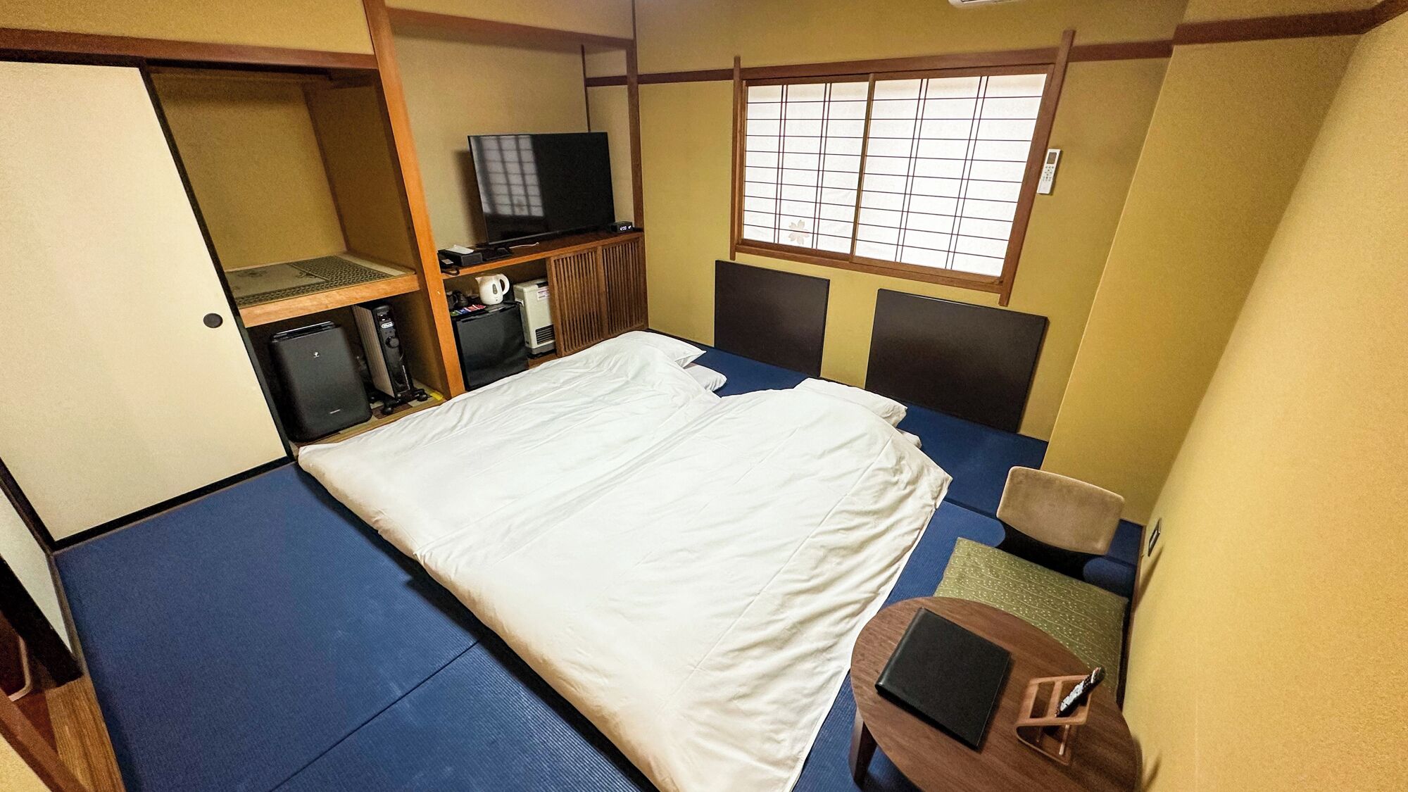 Habitación de estilo japonés con 2 camas individuales, vista a la montaña (Shared Bathroom) | Wifi gratis 