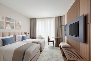 Standard İki Ayrı Yataklı Oda | Odada kasa, masa, dizüstü bilgisayar çalışma alanı 