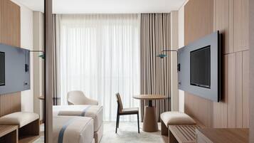 In-room safe, desk, laptop workspace, free WiFi