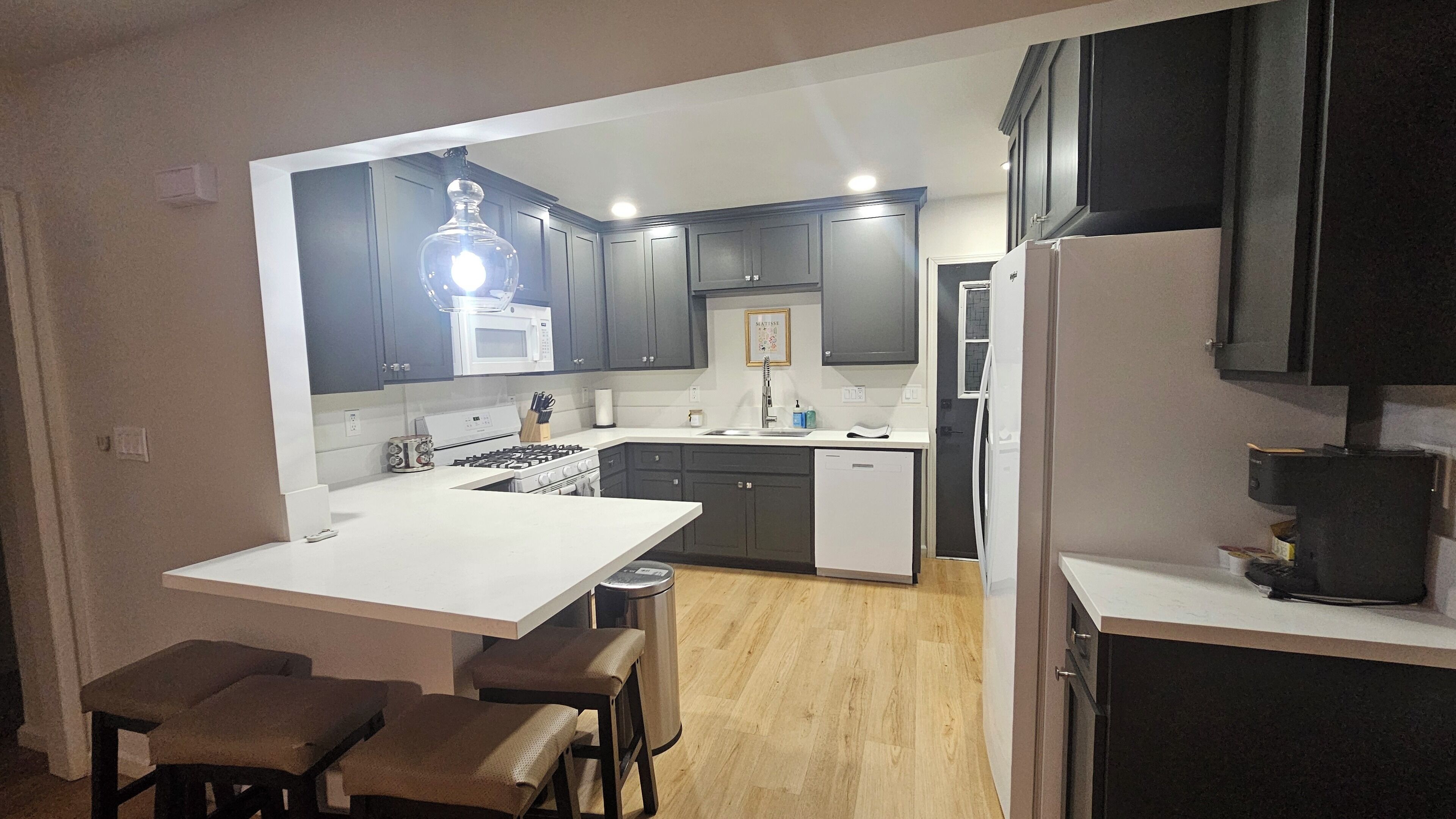 Refrigerador, microondas, horno y parrilla de estufa 