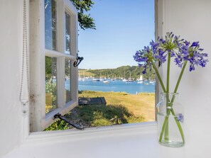 Interior - 4 bedroom accommodation in Portscatho (Portscatho)