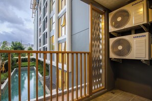 Apartment | Balcony - 1BR with Pool Gym Great Location C246 (Choeng Thale)