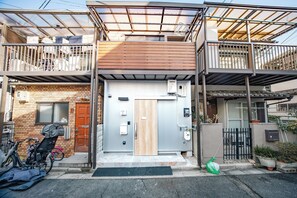 숙박 시설 정면