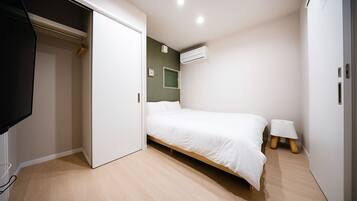 House, 3 Bedrooms, Non Smoking, Kitchen | Bed sheets