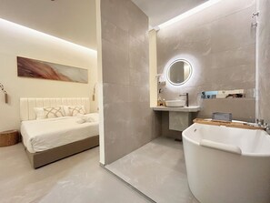 Honeymoon Room, 1 King Bed, Private Bathroom | Bathroom | Hair dryer, towels, soap, shampoo - ONE18 Boutique Hotel - Kuala Lumpur (Kuala Lumpur)