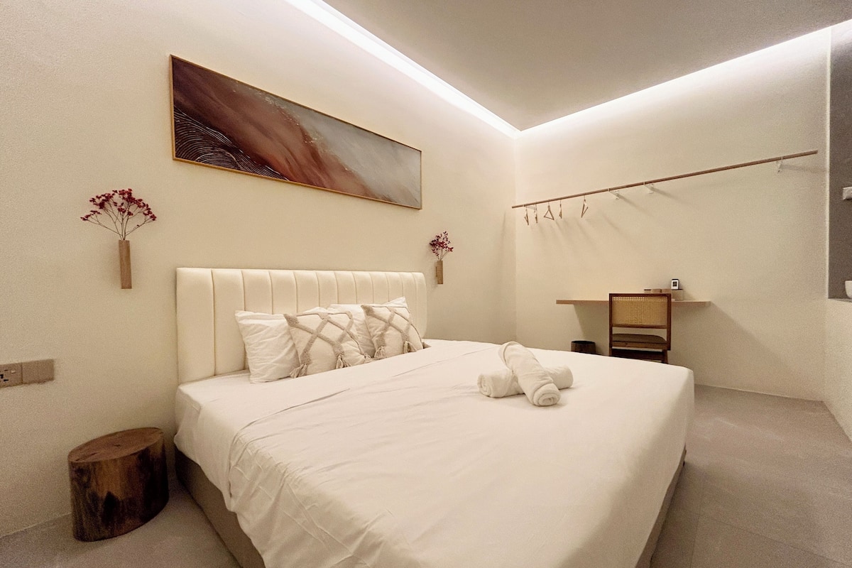 Superior Room, 1 King Bed | Free WiFi